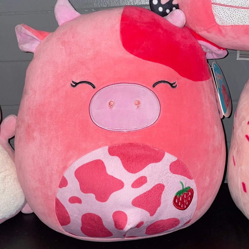 Calynda Strawberry Cow Squishmallow 🐮🍓